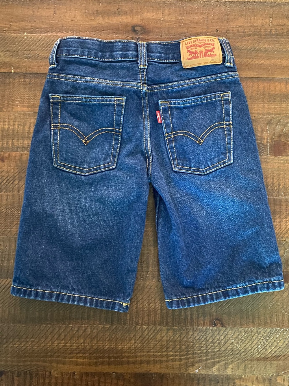 Levi's Boys’ Denim Shorts - Picture 3 of 3